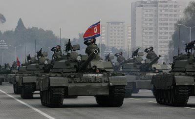 Северокорейская ракетная и бронетанковая техника на параде