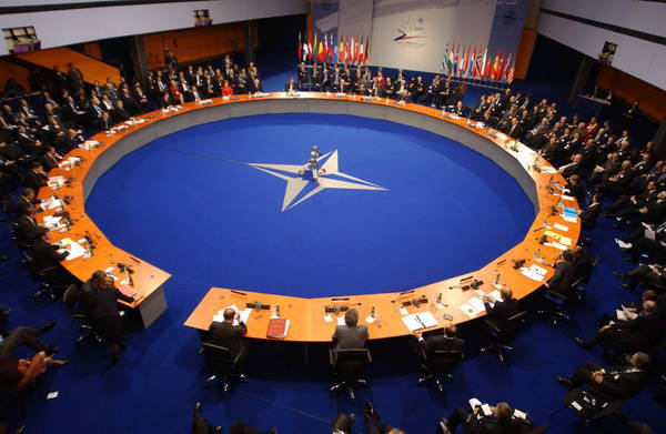 Реалии НАТО: красивые слова и опасные дела