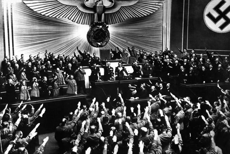 Модест Колеров: Наследники союзников Гитлера, США, националисты и "десталинизаторы" в ЕС готовят "Нюрнберг" против России