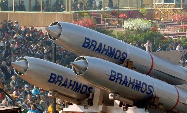 Индия намерена продать ракеты БраМос во Вьетнам
