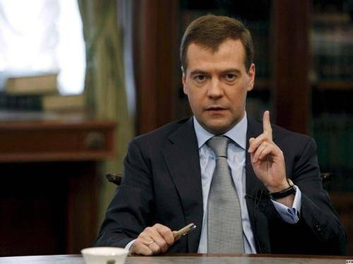 Д. Медведев призвал органы безопасности «не дать шанс террористам»