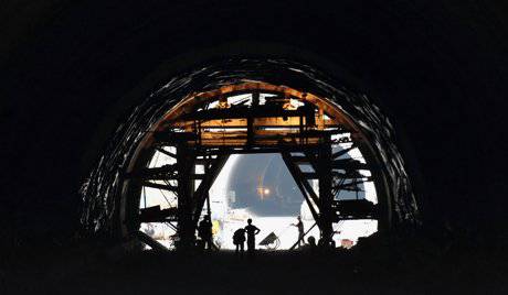 Индия на китайской и пакистанской границах построит сеть стратегически важных тоннелей