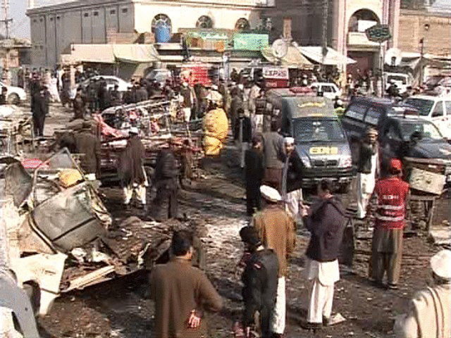 В Пакистане взорвана мощная бомба: пострадали десятки людей