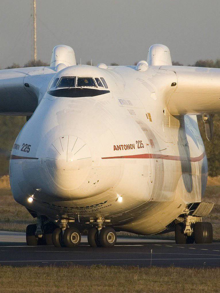 Cверхтяжелый транспортный самолет Ан-225 «Мрия»
