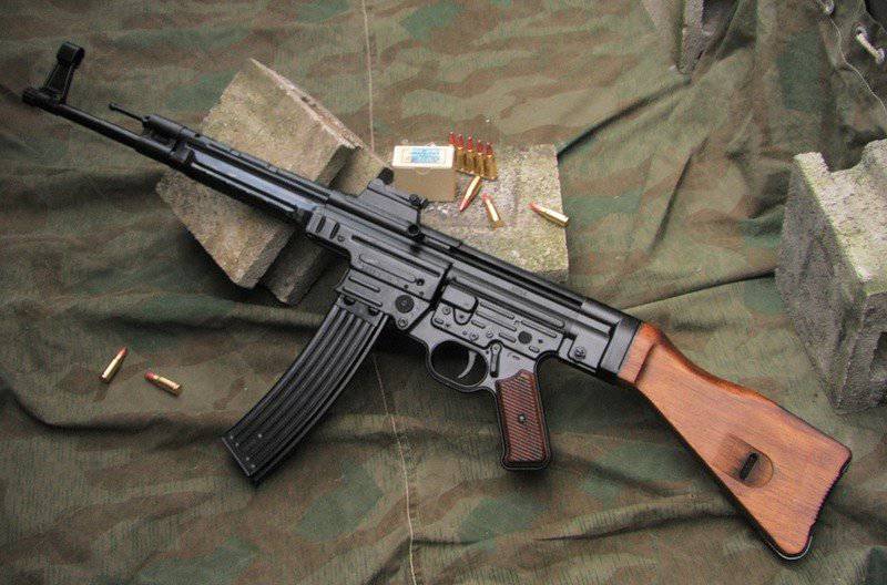Чудо-оружие Рейха: штурмовая винтовка StG 44 (криволинейный ствол и ИК-прицел)