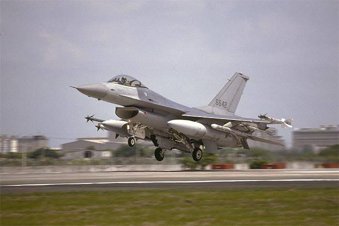 Тайвань принял предложение США о модернизации 145 истребителей F-16A/B