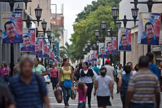 За 14 лет президентства Чавеса число венесуэльцев, живущих в условиях крайней бедности, сократилось с 21 до 7 процентов