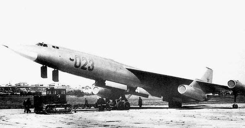Стратегический сверхзвуковой бомбардировщик М-50 (СССР)