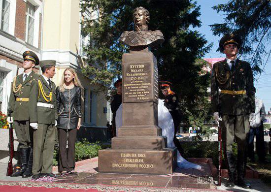 В Новосибирске состоялось торжественное открытие бюста фельдмаршала Михаила Кутузова