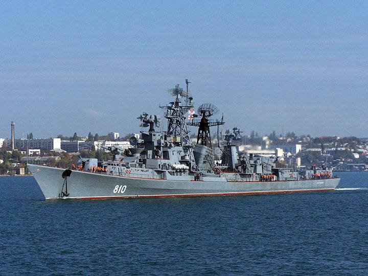 Корабли ВМФ России встали на боевое дежурство в сирийском порту