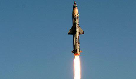 Индия провела успешные испытания баллистической ракеты "Притхви-2"