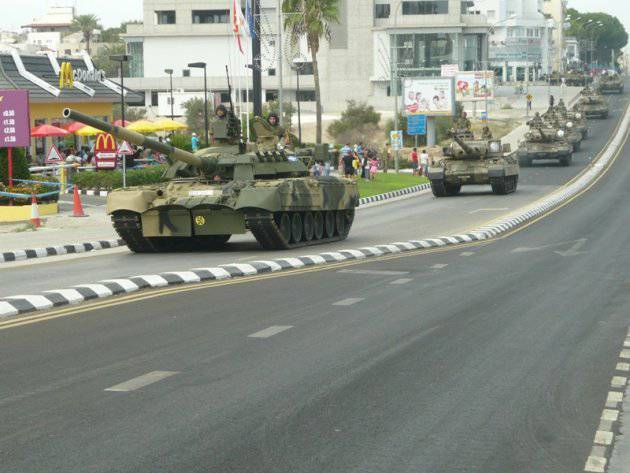 Омские танки на военном параде в честь Дня Независимости Кипра в октябре 2012 г.