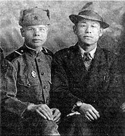 Кореец Чан-Ык-Хак в юности жил во Владивостоке, хорошо знал русский язык и был у наших солдат переводчиком.