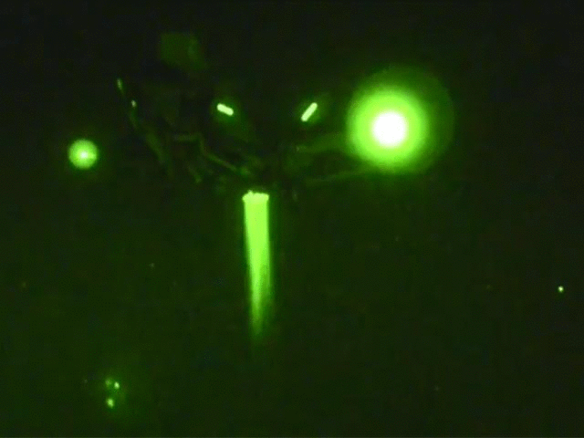 Американский истребитель F-35В впервые совершил вертикальную посадку ночью