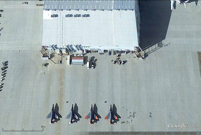  Спутниковый снимок Google Earth: ДПЛА QF-4 Phantom II, переоборудуемые в Мохаве