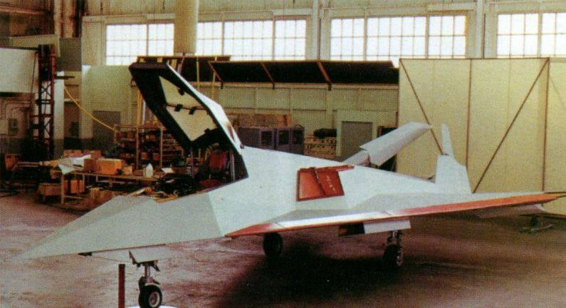 Американский экспериментальный самолёт Lockheed XST Have Blue