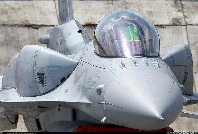 Заключен контракт на поставку Ираку еще 18 самолетов F-16 Block 52