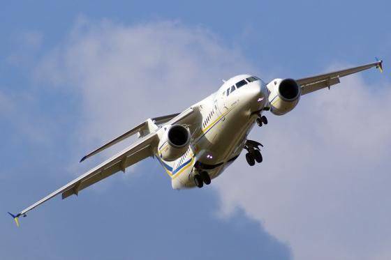 ГП "Антонов" на Le Bourget 2013 покажет региональный Ан-158 и транспортный Ан-70