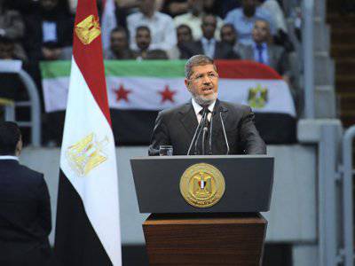 Мурси призывал свергнуть Асада. Но свергли его самого...