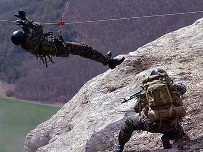 Мотострелки Южного военного округа осваивают навыки альпинизма