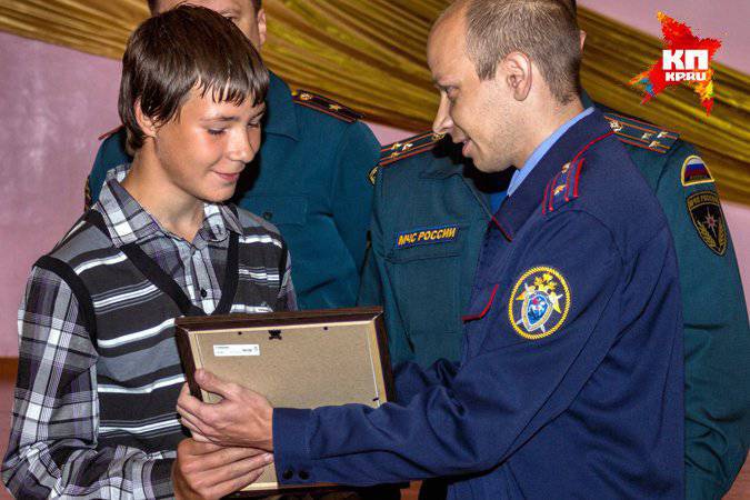 На Урале наградили 13-летнего кадета, спасшего женщину и ребенка