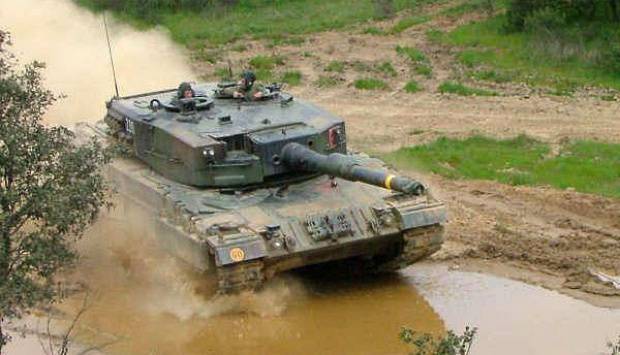 В Индонезию доставлены первые два танка «Леопард 2А4» и две БМП «Мардер»