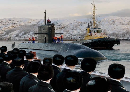 На Северный флот для продолжения испытаний прибыла ДЭПЛ "Санкт-Петербург"