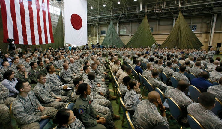 Военная база США близ Токио подверглась обстрелу