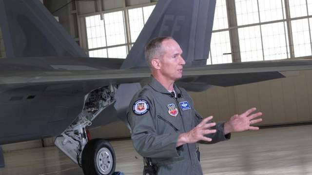 Бортовые компьютеры F-22 совершенно устарели — генерал ВВС США