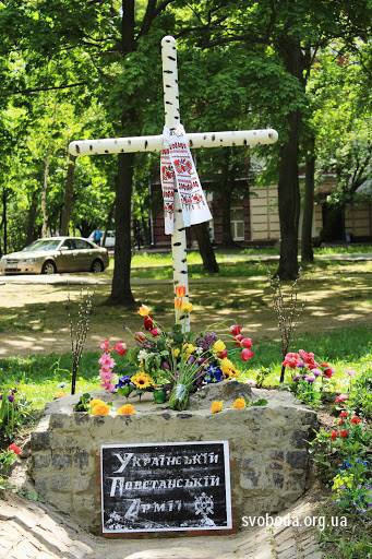 Памятный крест воинам УПА спилен в Харькове