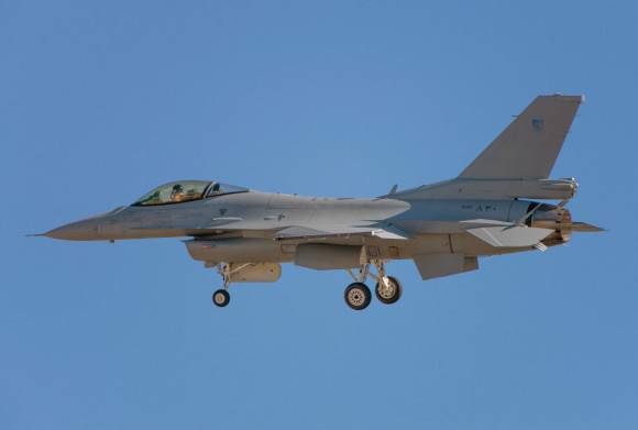ВВС Омана получили первый истребитель F-16