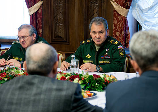 Министр обороны России встретился с военными обозревателями