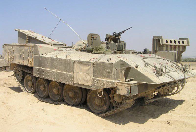 Израильская армия модернизирует тяжелый БТР Achzarit