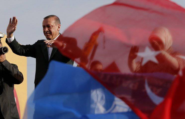 Турецкий премьер-министр перестал устраивать США