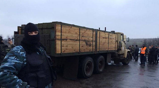У Славянска задержан грузовик со снарядами к системе "Град"