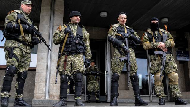Вооруженные люди захватили горсовет Донецка