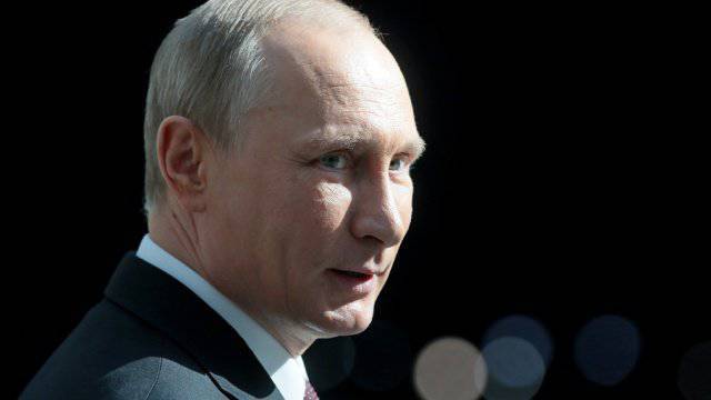 Путин объяснил причину отвода российских войск от границ Украины