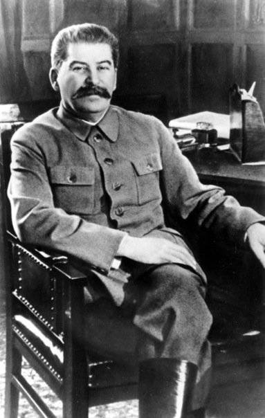 Зачем здесь фото Сталина?