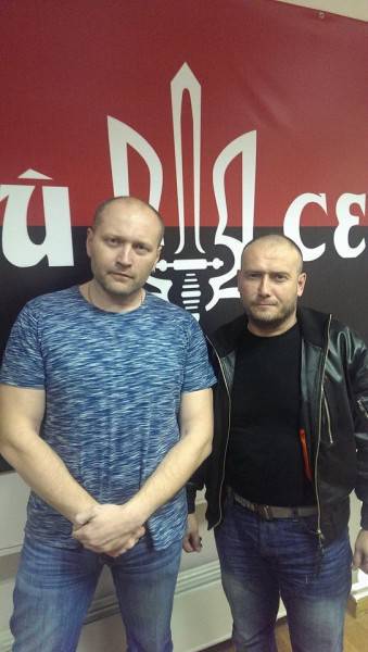 Борислав Берёза слева, Ярош справа