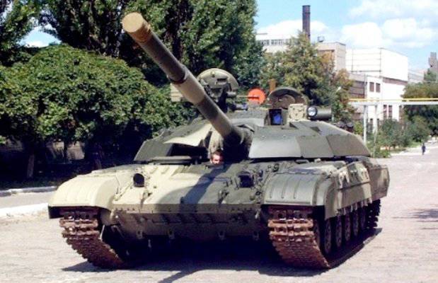 В Луганск вошла колонна бронетехники. Украинские СМИ решили, что это российская армия