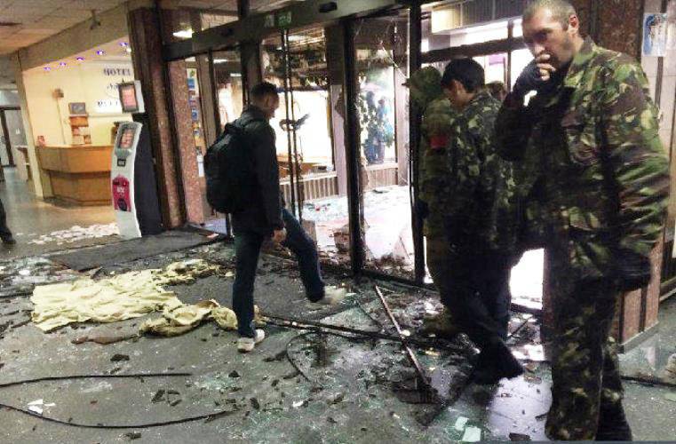 «Правый сектор» штурмует киевскую гостиницу, слышны взрывы