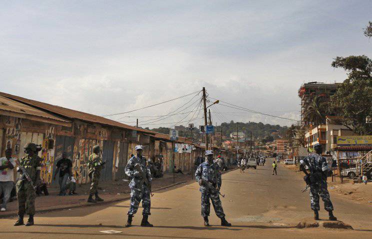 В результате нападения боевиков на армейскую казарму в Уганде погибли 17 человек