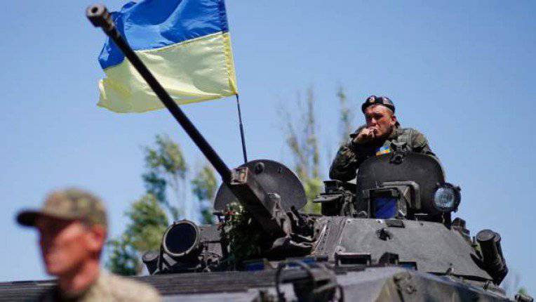 К Луганску стягивают дополнительную бронетехнику и установки залпового огня
