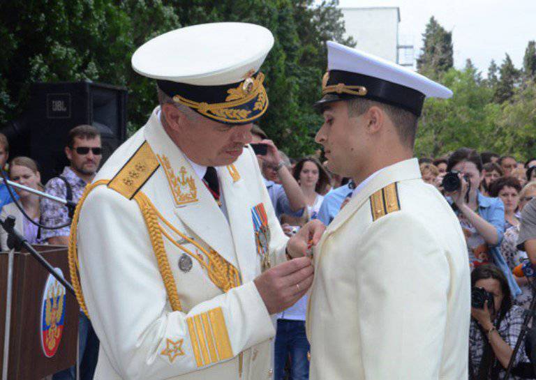 Первые офицеры-выпускники прибывают в Крым для прохождения службы