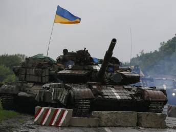 Стрелков: Луганск атакуют около 70 украинских танков