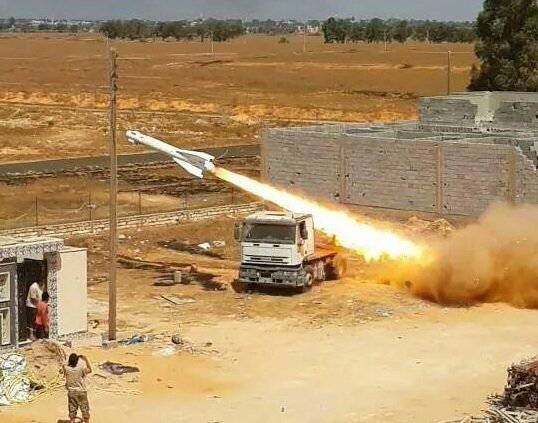 Ливийские радикалы запускают ракеты Х-29Т класса «воздух-поверхность» с наземной установки