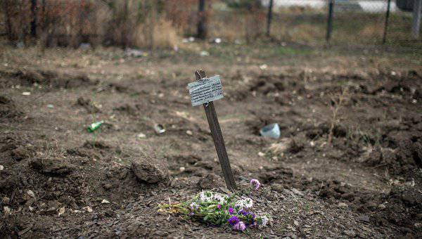 В захоронениях под Донецком найдены около 400 тел