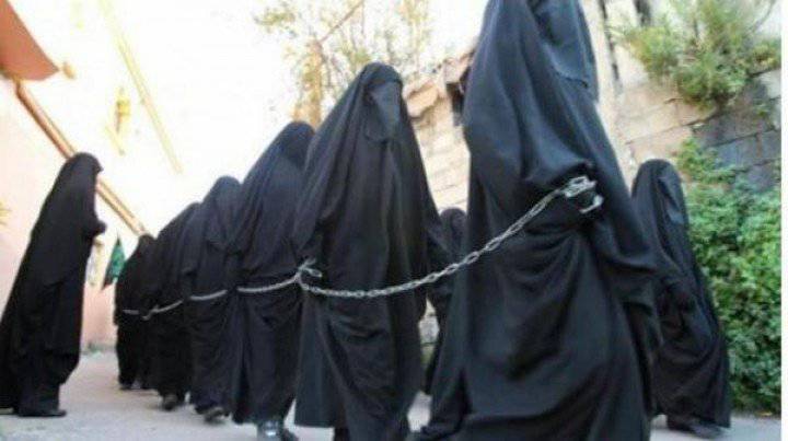 Женщины-езидки, находящиеся в рабстве у боевиков ISIS, умоляют разбомбить их