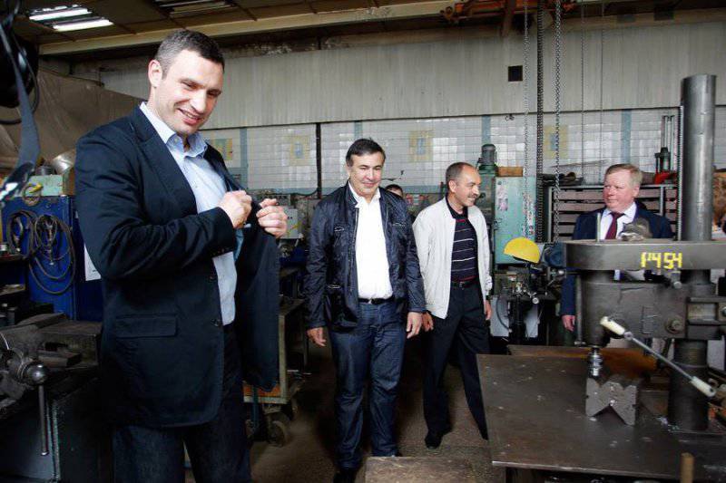 Кличко и Саакашвили на киевском радиозаводе