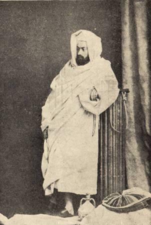 Миклухо-Маклай во время путешествия на Красное море в арабском бурнусе. 1869 год